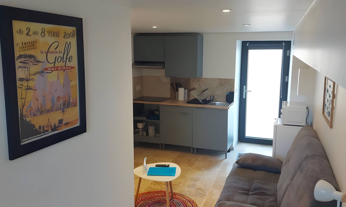 Penvins Apartment | Ker Marin – Studio “Ty Bernique” with Terrace and Wi-Fi