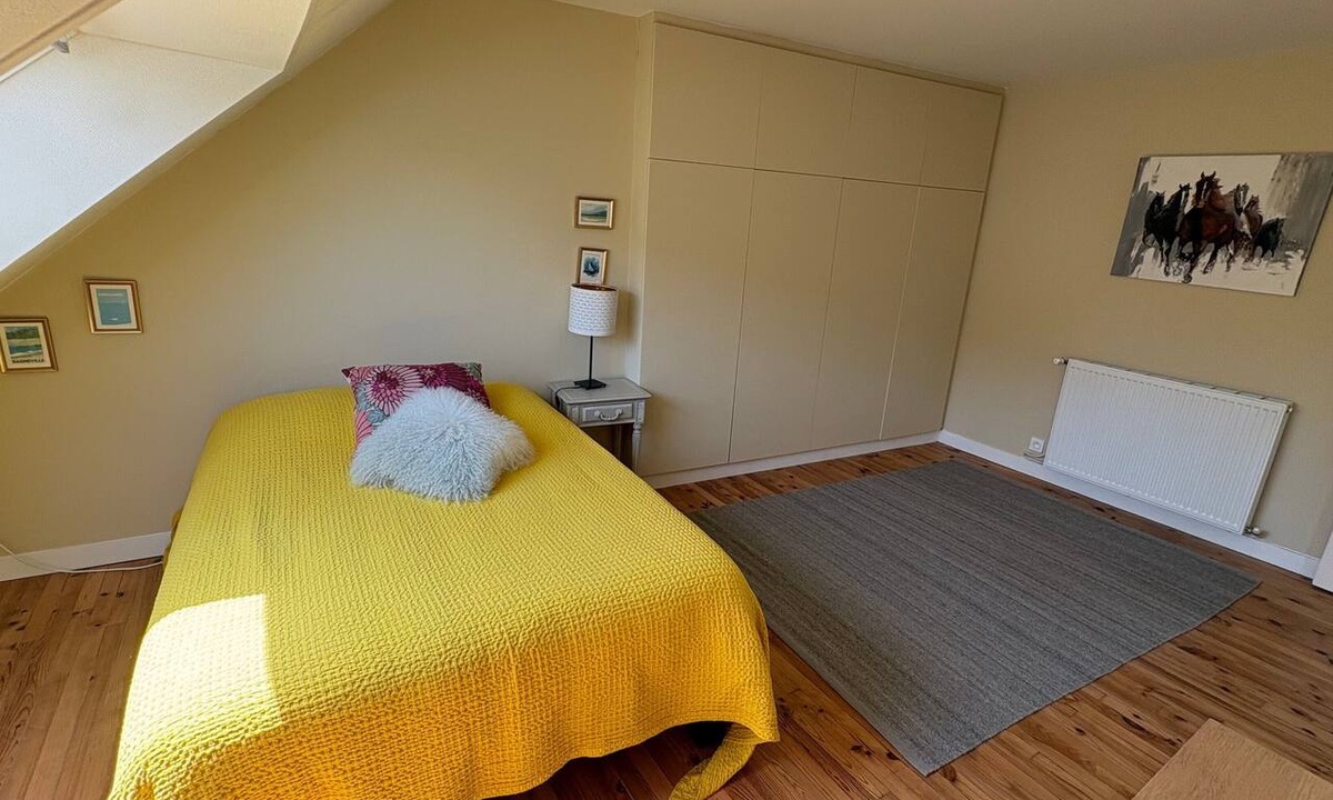Bas de Venoix Bed & Breakfast | L'Atelier – Spacious Guest Room with Private Garden and Wi-Fi in Caen