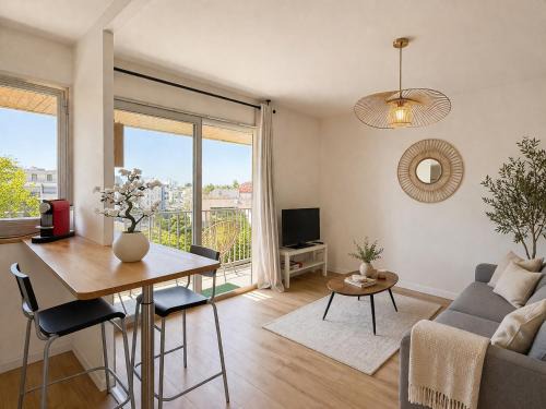 Quartier Francisco-Ferrer - Landry - Bourgeois - Poterie Apartment | L'Augustin - Balcon & Garage Privé - Proche Gare de Rennes