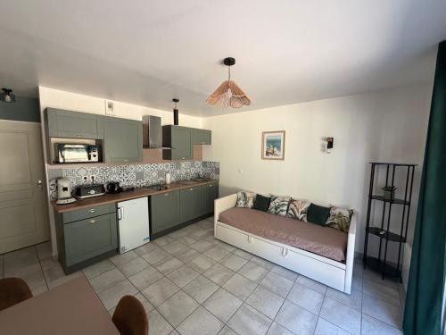 Chaveignes Apartment | L'ESCAPADE Gite Cosy avec piscine et terrasse vue nature