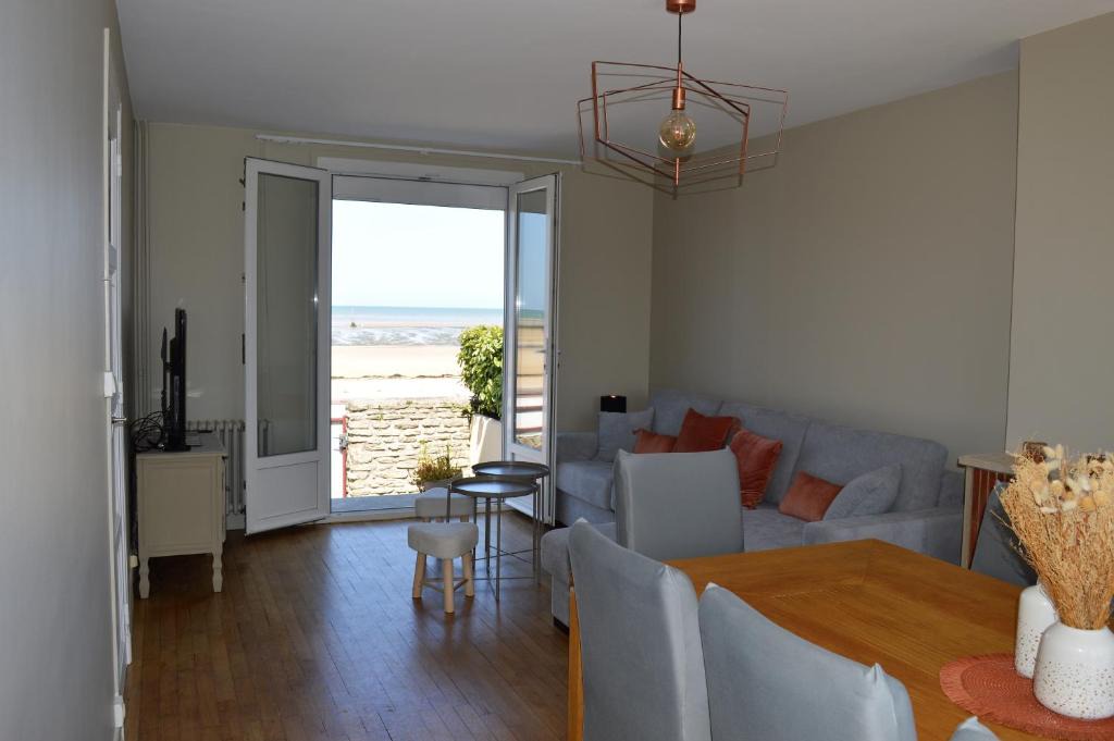 Courseulles-sur-Mer House | L'Estran - maison sur la digue avec vue mer