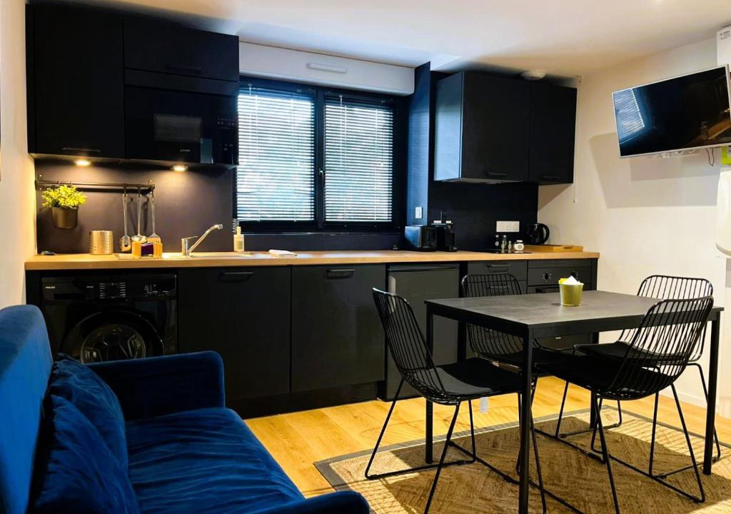 Bruz Apartment | L'Or Noir by Madame Conciergerie