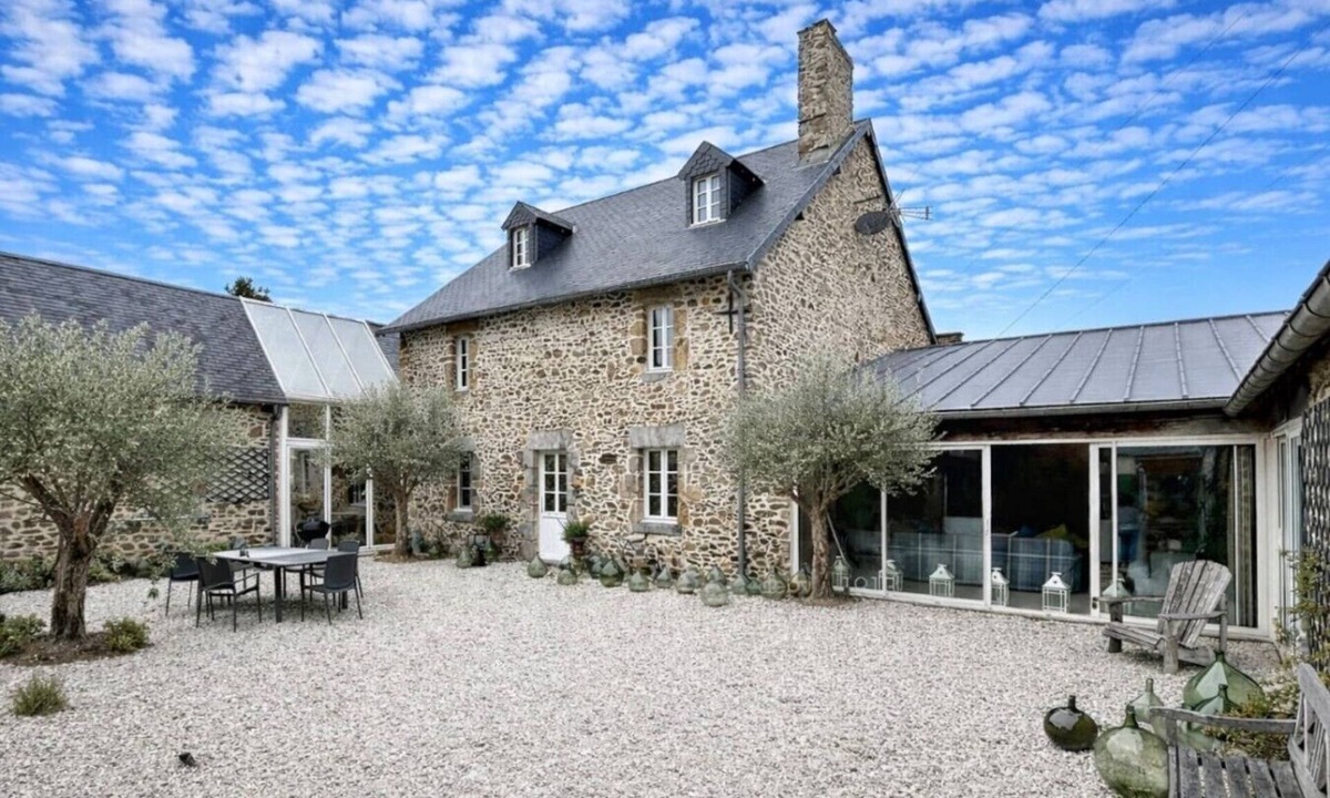 Gouville-sur-Mer House | La Brocanterie: Heated Pool and Beaches 5 Minutes Away