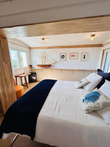 Barneville-Carteret Bed & Breakfast | "La Cabine" côté mer et côté jardin à la VILLA PLEIN VENT