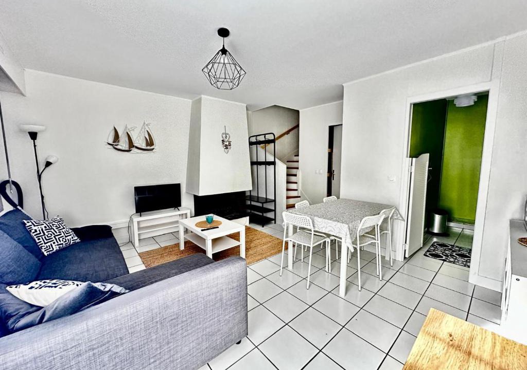 Courseulles-sur-Mer Apartment | La Casita, triplex avec jardin proche du centre