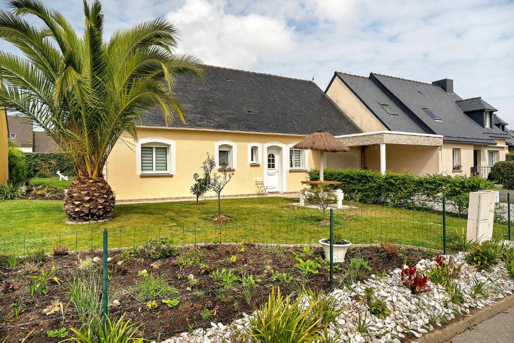 Saint-Meloir-des-Ondes House | La Charmeuse