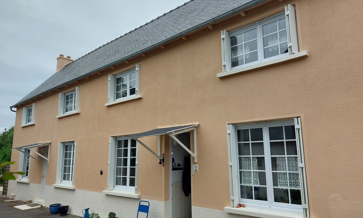 Yvias House | La Maison au Mur Penché, Yvias near Paimpol