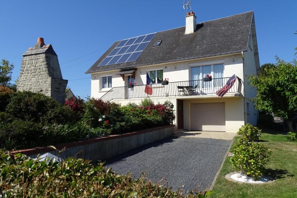 Saint-Laurent-sur-Mer House | La Maison Blanche