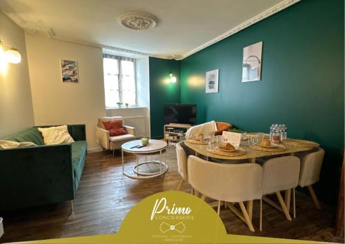 Parthenay House | La Maison D'Oscar
