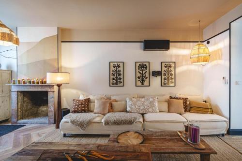Saumur House | La Maison dAmbre-Jacuzzi-Sauna-Clim-4chambres