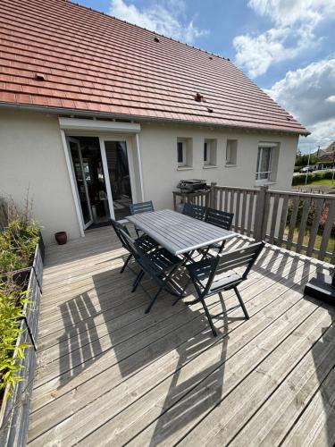 Lion-sur-Mer House | La Maison des phares