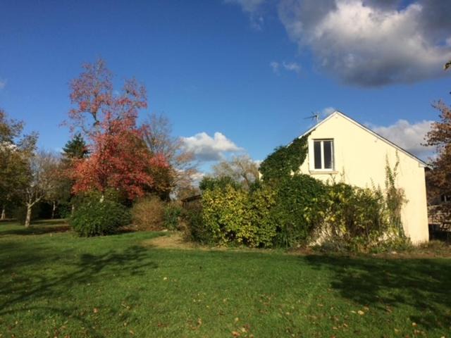 Avrille-les-Ponceaux Bed & Breakfast | La Marelle