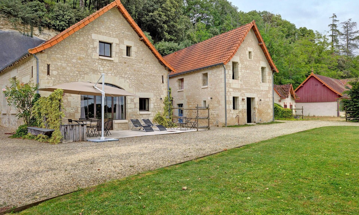 Cravant-les-Coteaux Apartment | La Motte Wilhelm de Sonnay – Relais du Château de Sonnay