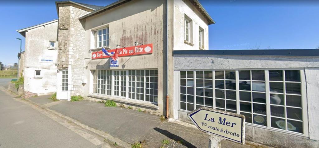 Vierville-sur-Mer House | La Pie qui têtte lieu historique Chambre 3 libre acces a la salle de restaurant