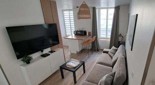 Cherbourg-en-Cotentin Apartment | La Terrasse, Hyper centre au calme avec stationnement
