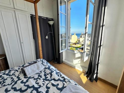 Saint-Regnobert-de-la-Cote-de-Nacre Apartment | La Vigie - 30 m de la mer, petite vue mer