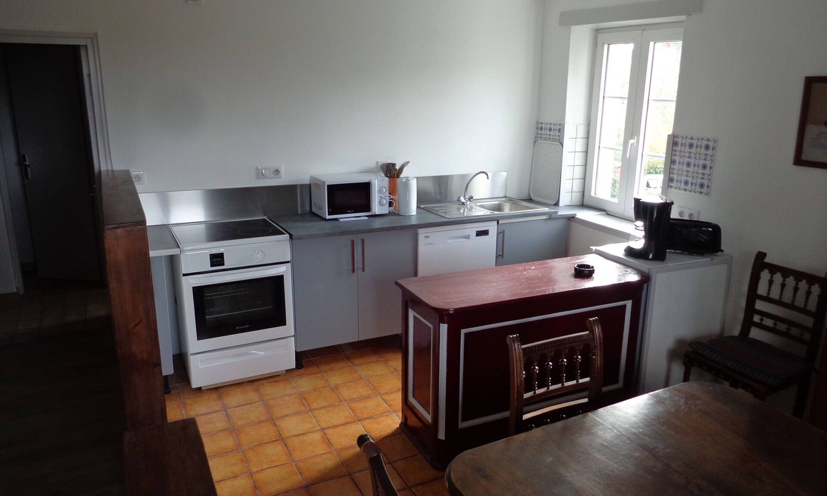 Hasparren Apartment | Large 55m² apartment, separate entrance, parking.