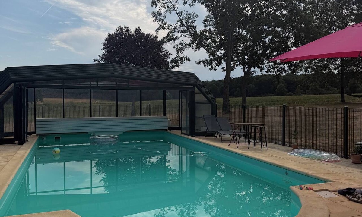 Saffre House | Large Family Home and Guesthouse