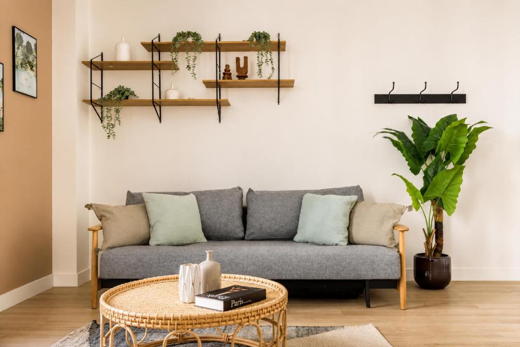 Epinettes Apartment | Lavie Maison - Bright Apartment near Montmartre