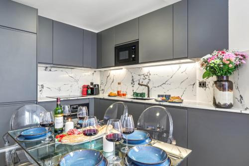 Quartier de la Monnaie Apartment | Lavie Maison jacuzzi Saint Germain