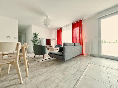 Saint-Sebastien-sur-Loire Apartment | Le Catalina 6 people, balcony et parking