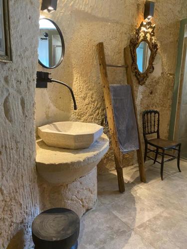 Saint-Paterne-Racan House | Le Cocon de Pierre Gîte troglodyte d'exception au Domaine de Racan