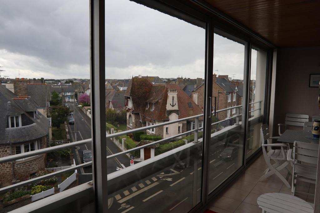 Parame Apartment | Le Courtois