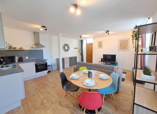 Centre-ville rive gauche Apartment | Le D'lices, Spacieux, Centre-ville, Free parking