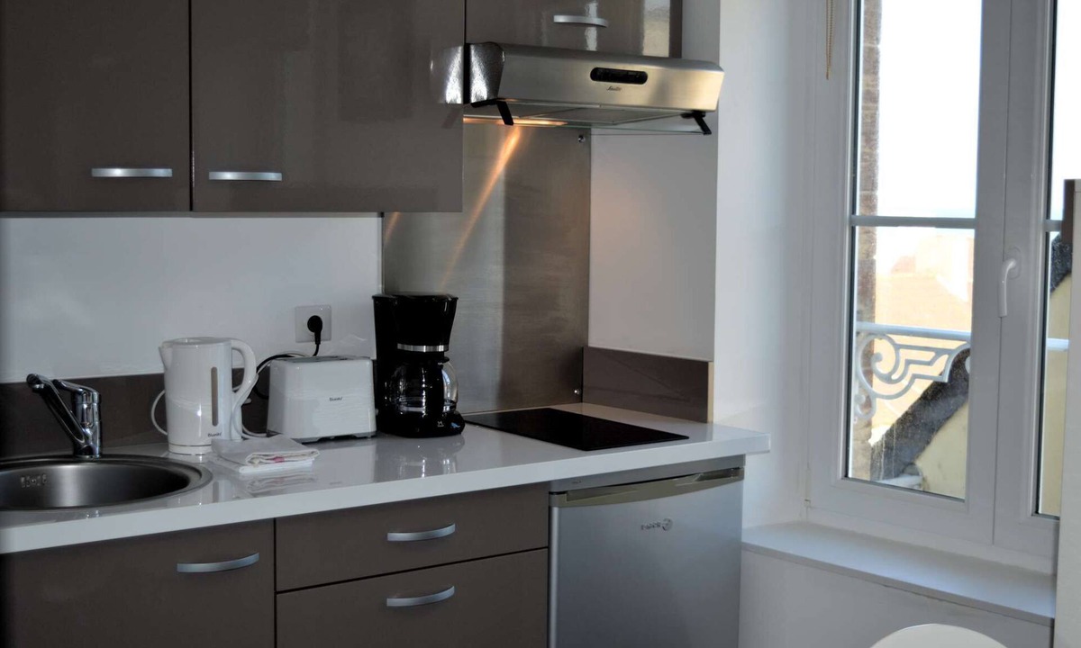 Arromanches-les-Bains Apartment | Le Joffre - Studio sur la Digue en Centre Ville