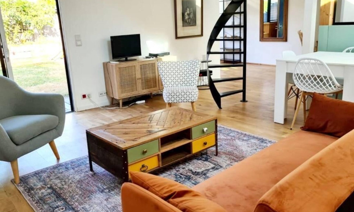 Zola Apartment | Le petit bois: Superb house with garden!