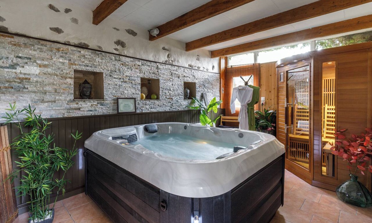 Faye-d'Anjou House | Le Relais de Mont ★ – Charming vacation rental with private spa & sauna in Anjou