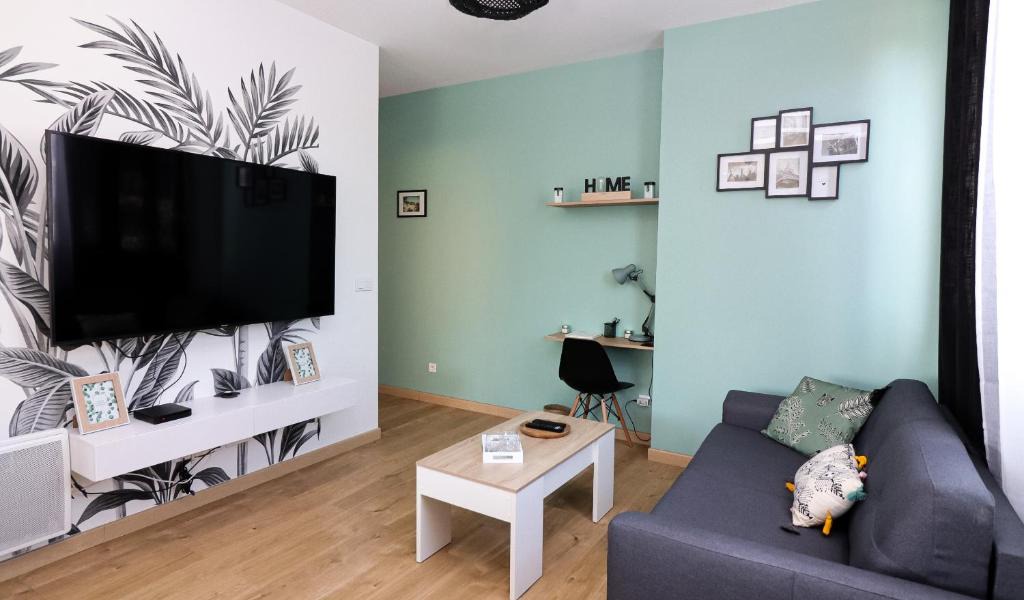 Chanteloup-les-Vignes Apartment | LE Repaire Du Capitaine