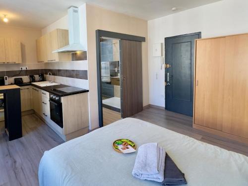 Cognac Apartment | Le Simplicity - Hyper Centre Cognac - wifi - stationnement