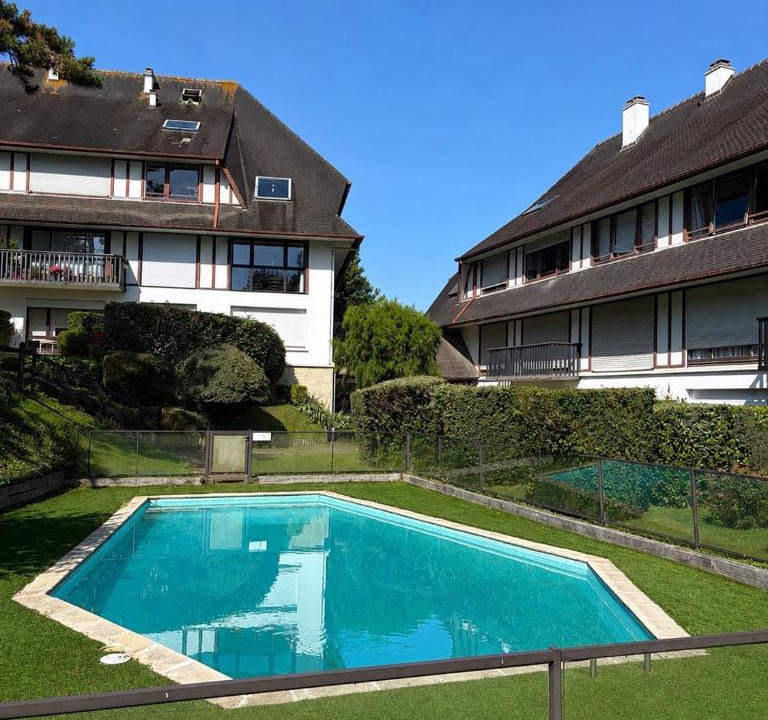 Benerville-sur-Mer Apartment | Le studio en souplex avec piscine et 10 min de la plage