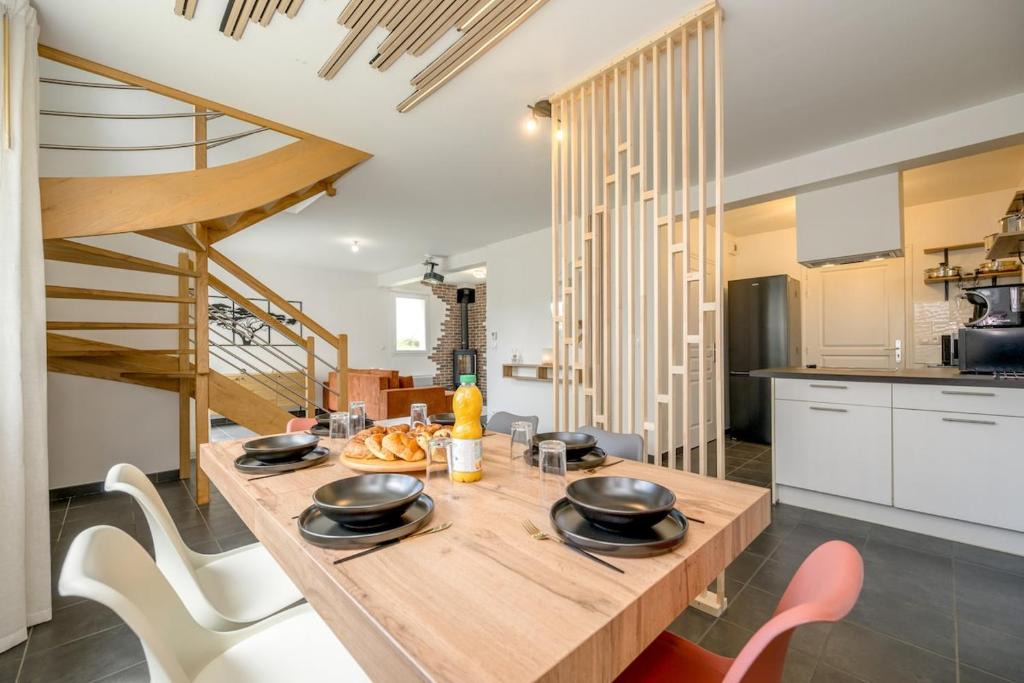 Yffiniac Apartment | Les Fauvettes I Maison cosy avec jardin et cinéma