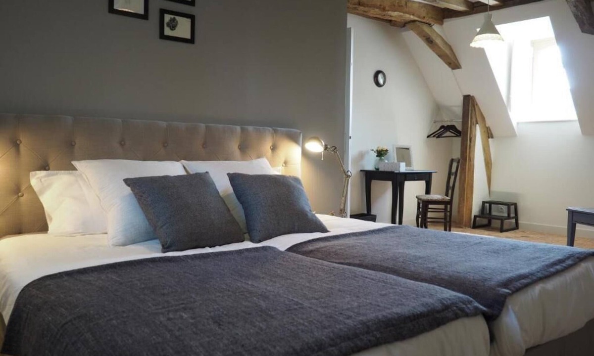 Astille House | Les Grands-Aulnais