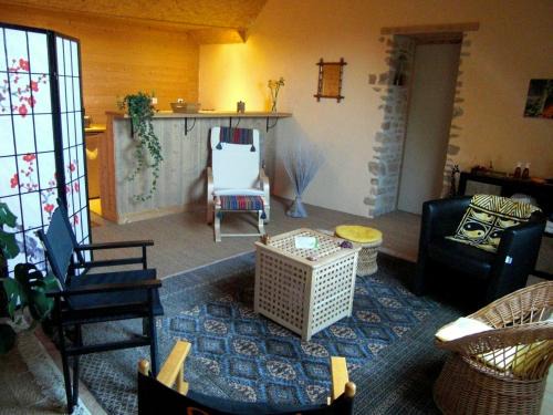 Chammes House | Les Hirondelles