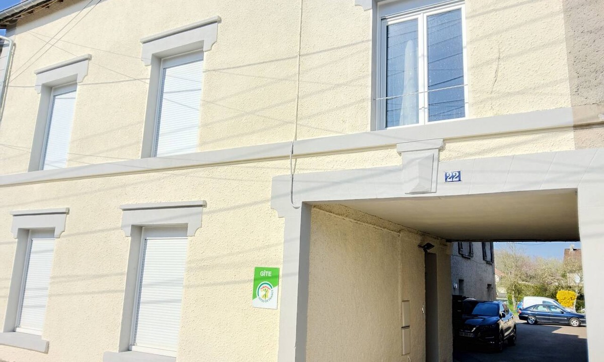 Thierville-sur-Meuse Apartment | Les Loges de Véro RDC - 5 min from Verdun, private parking, motorcycle garage, air conditioning.