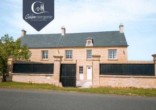 Bretteville-l'Orgueilleuse House | Les Pierres du Bessin - Maison 15 couchages - Terrain - Parkings