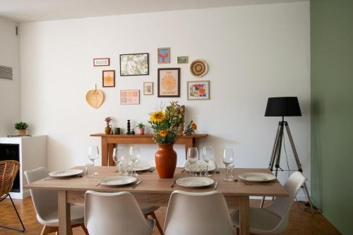 Centre ville - Urbanistes Apartment | Les Rosiers - Séjour lumineux & 3 grandes chambres