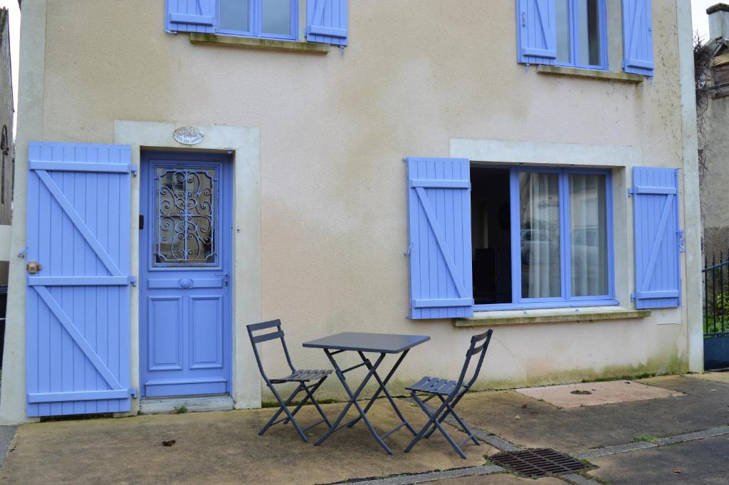 Arromanches-les-Bains House | Les volets bleus - duplex proche plage et centre