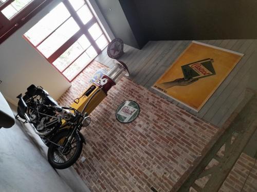 Periers House | loft with a garage feel