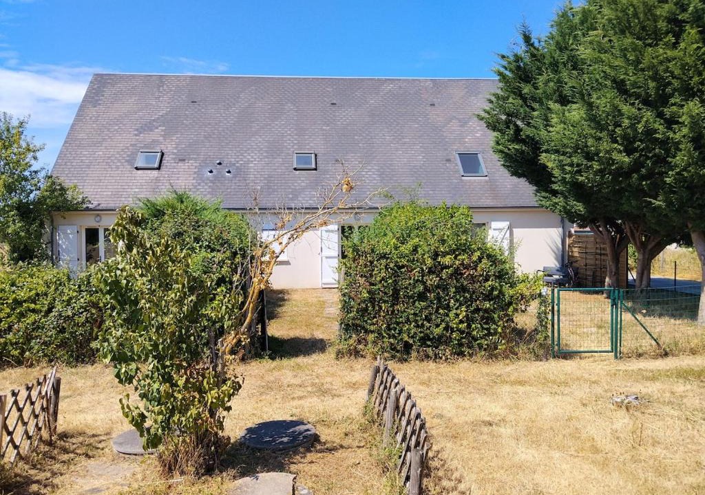 Chambray-les-Tours Apartment | Logement complet avec chambre séparée et parking