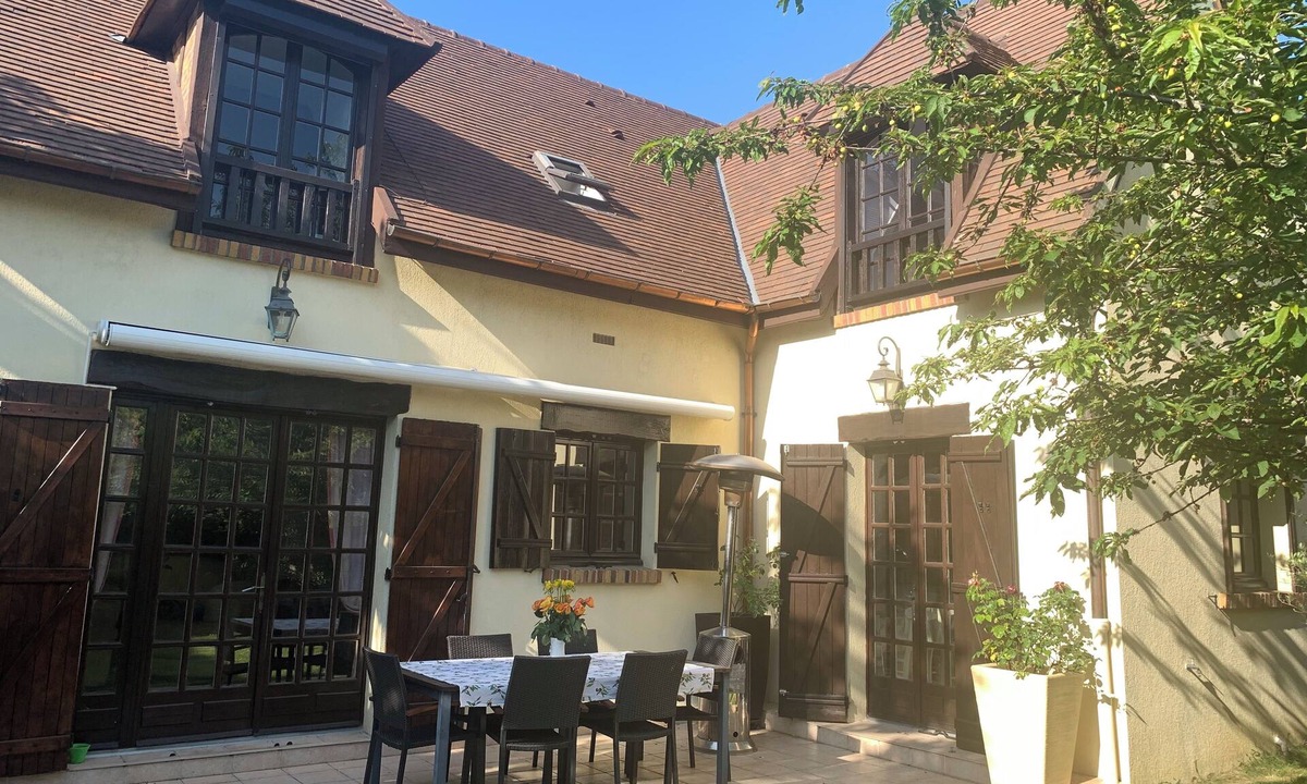 Clamart Villa | Lovely and quiet house 7 km from Paris, near RER C, train, Porte de Versailles