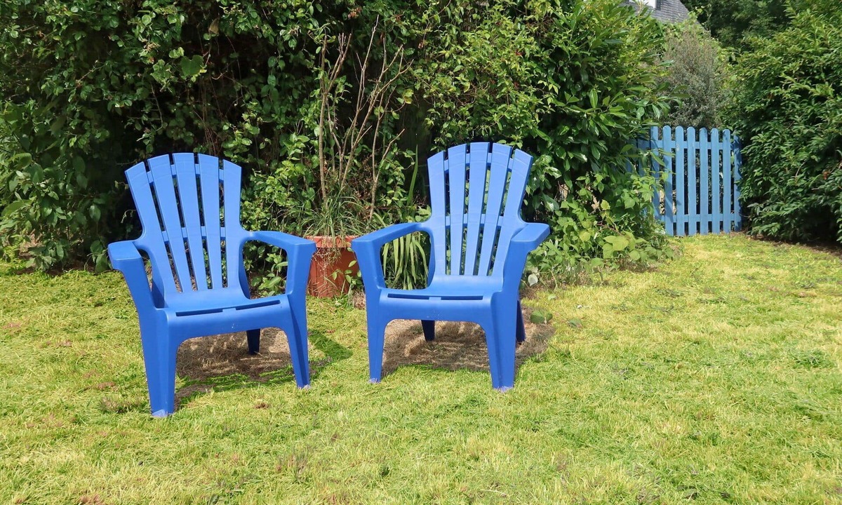Pont-l'Abbe Villa | Lovely apartment in villa for 8 people with pets allowed
