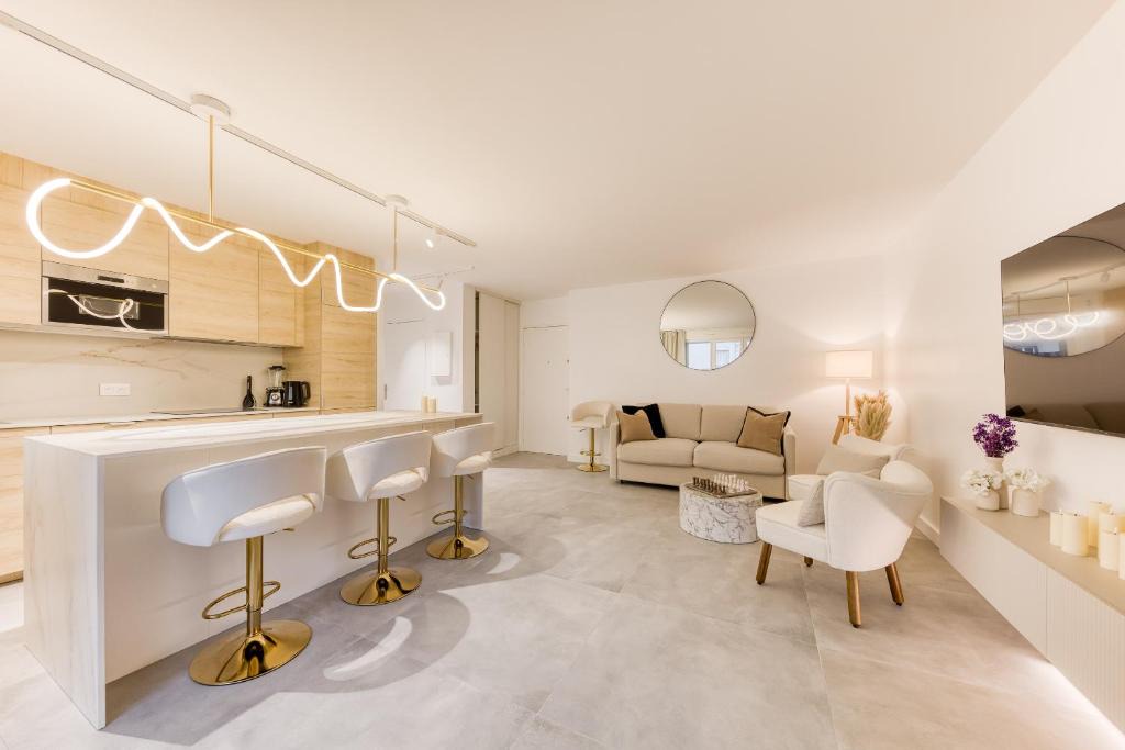 Sevres Apartment | Luxury Pearl, Design, Terrasse, 20m Eiffel Tower