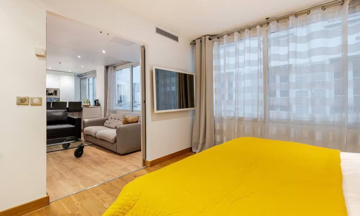 Faubourg-du-Roule Apartment | LuxuryChamps-Élysées-Air conditioning-6Voyageurs-Design&Comfort