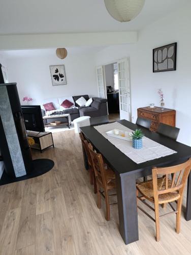 Plenee-Jugon House | Maison bretonne 119 m2 - jardin clos - 30 min Côte Émeraude