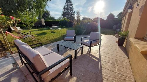 Vibraye House | Maison d'hôtes avec jardin 3 chambres pour 7 à 45 min circuit 24h du Mans