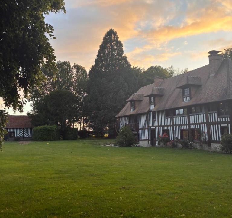Saint-Germain-de-Livet Villa | Maison de caractère en Normandie - Grand parc privé - calme absolu - 8 pers